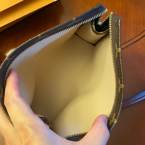 Louis Vuitton Clutch - Picture 3 of 4